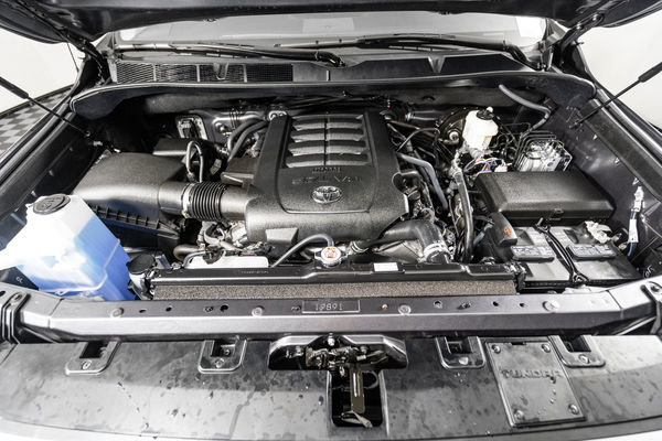 Engine trim.jpg