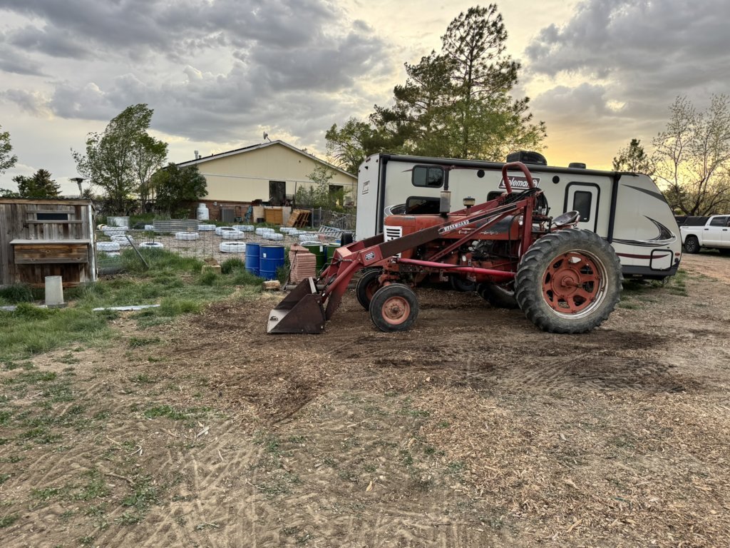 Farmall 400 no wood chips.jpg