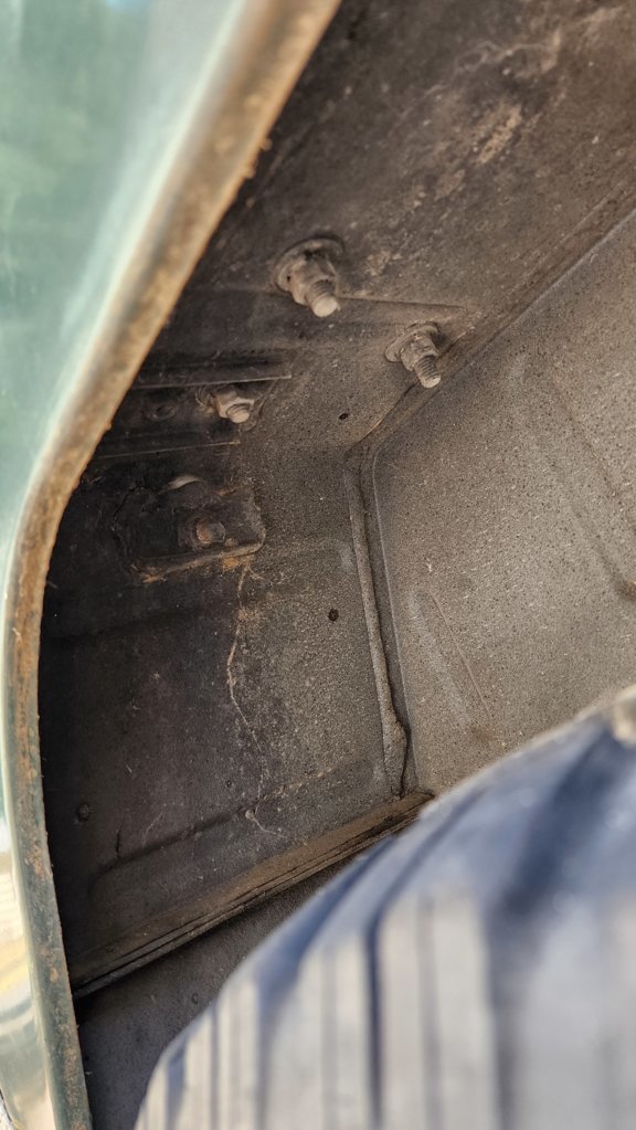 Fj40 undercoated wheelwell.jpg