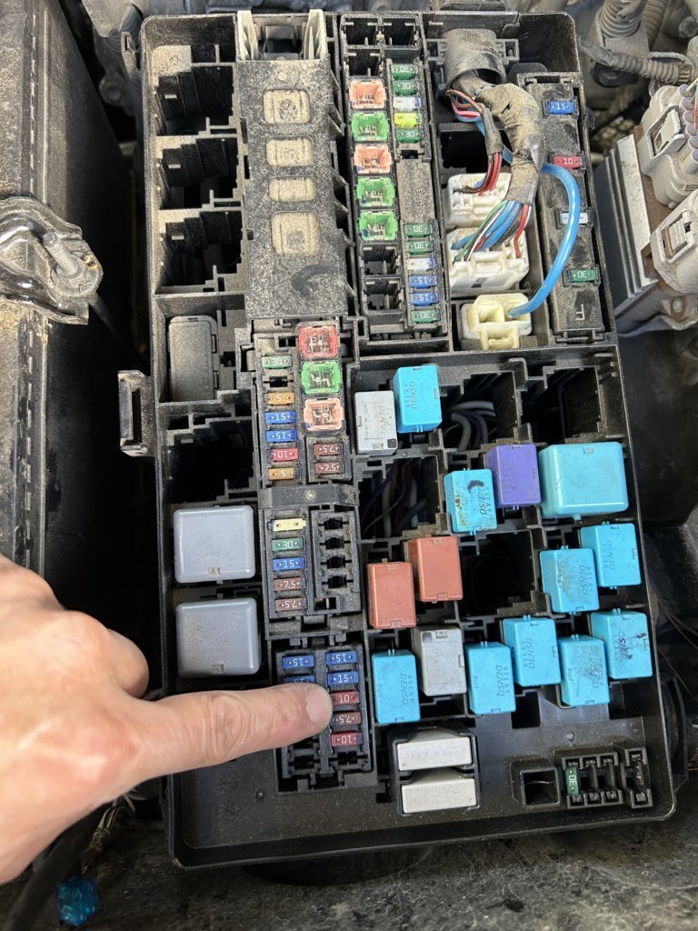 Fuse box 10 amp fuse.jpg