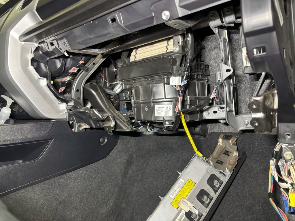 Glove box disassembly.jpg