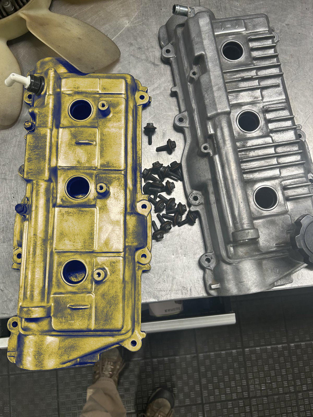 gold valve covers 2uz-fe.jpg