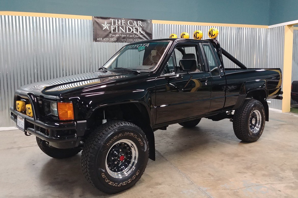 https___hypebeast.com_image_2020_04_toyota-pickup-back-to-the-future-11.jpg