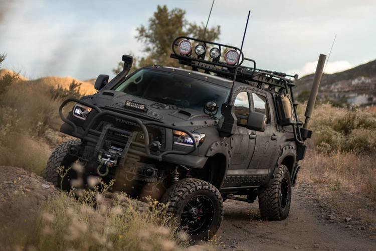 https___hypebeast.com_image_2020_06_bring-a-trailer-modified-2013-toyota-tundra-4x4-auction-01.jpg