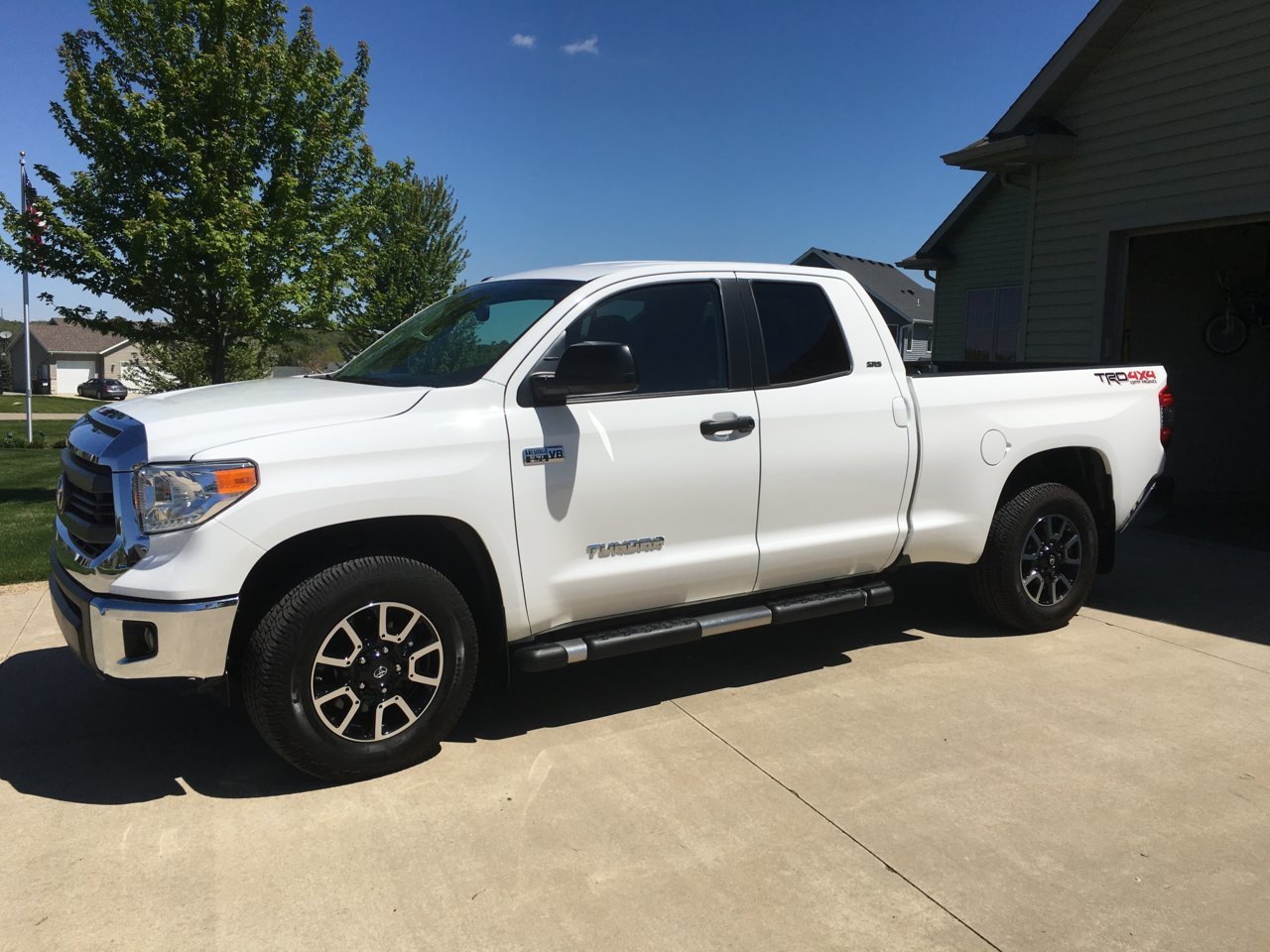 Bigger Tires With A Front Leveling Kit Toyota Tundra Forum