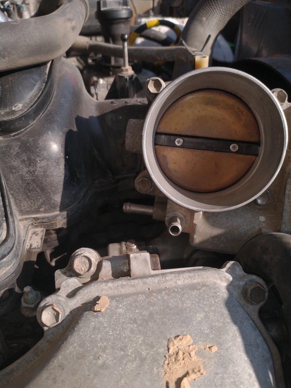 Missing vaccum lines on throttle body? | Toyota Tundra Forum