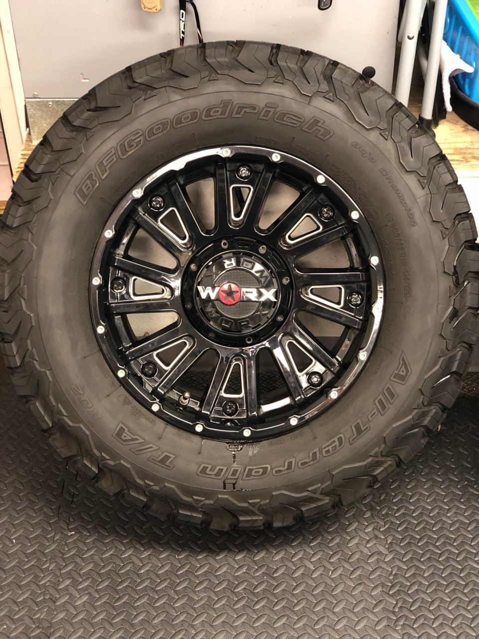 SOLD 18x9 WORX Sentry w BFGoodrich KO2 305 65 18 ET 18