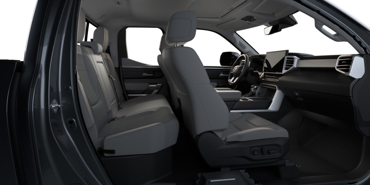 inside sr5 doublecab.jpg
