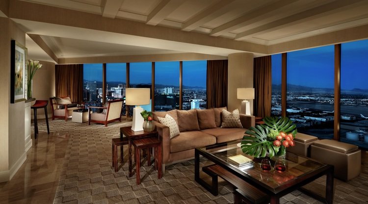 mandalay-bay-hotel-room-vista-suite-living-space.jpg