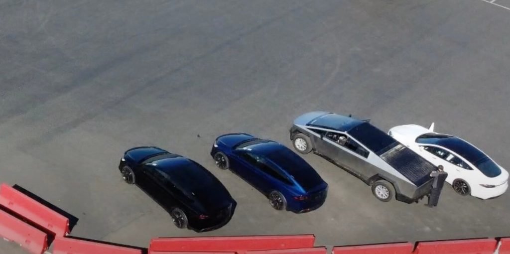New-Tesla-cybertruck-prototype-bed-cover.jpg