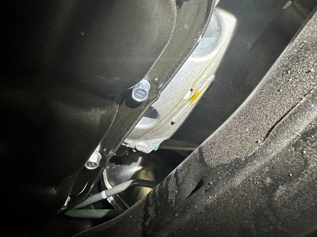 OIL LEAK.jpg