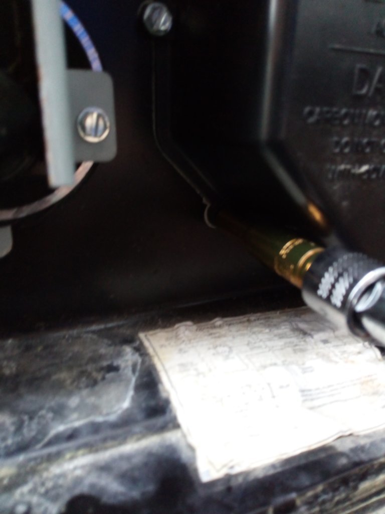 removing the screws.jpg