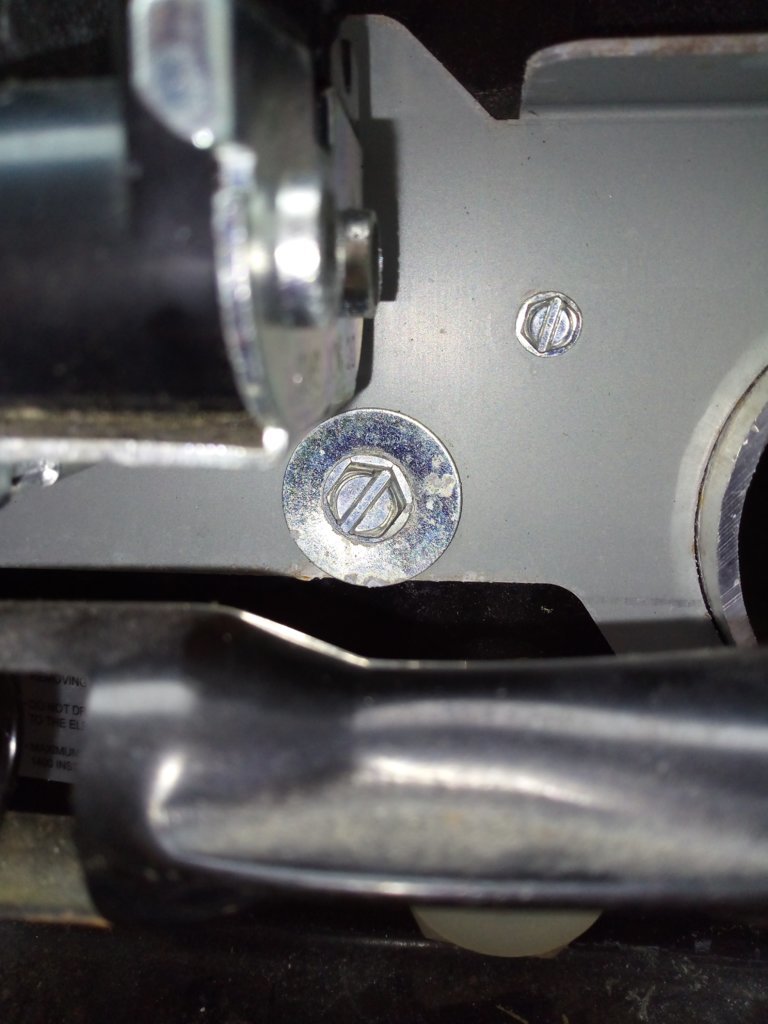 Retaining Screw 2.jpg