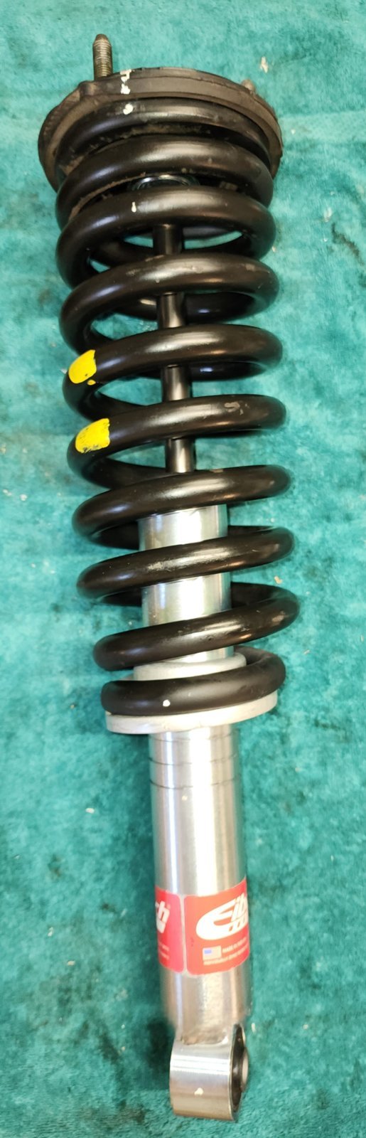 Shock with top hat rubber.jpg
