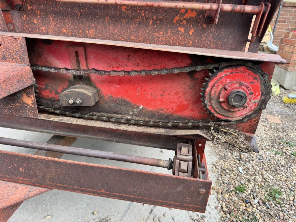 Spreader slack chain.jpg