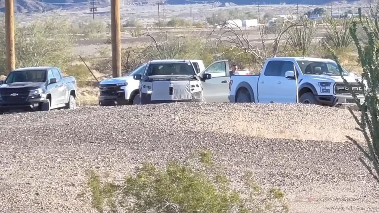spy-video-2022-chevrolet-silverado-zr2-benchmarked-against-ford-f-150-raptor-157735_1.jpg