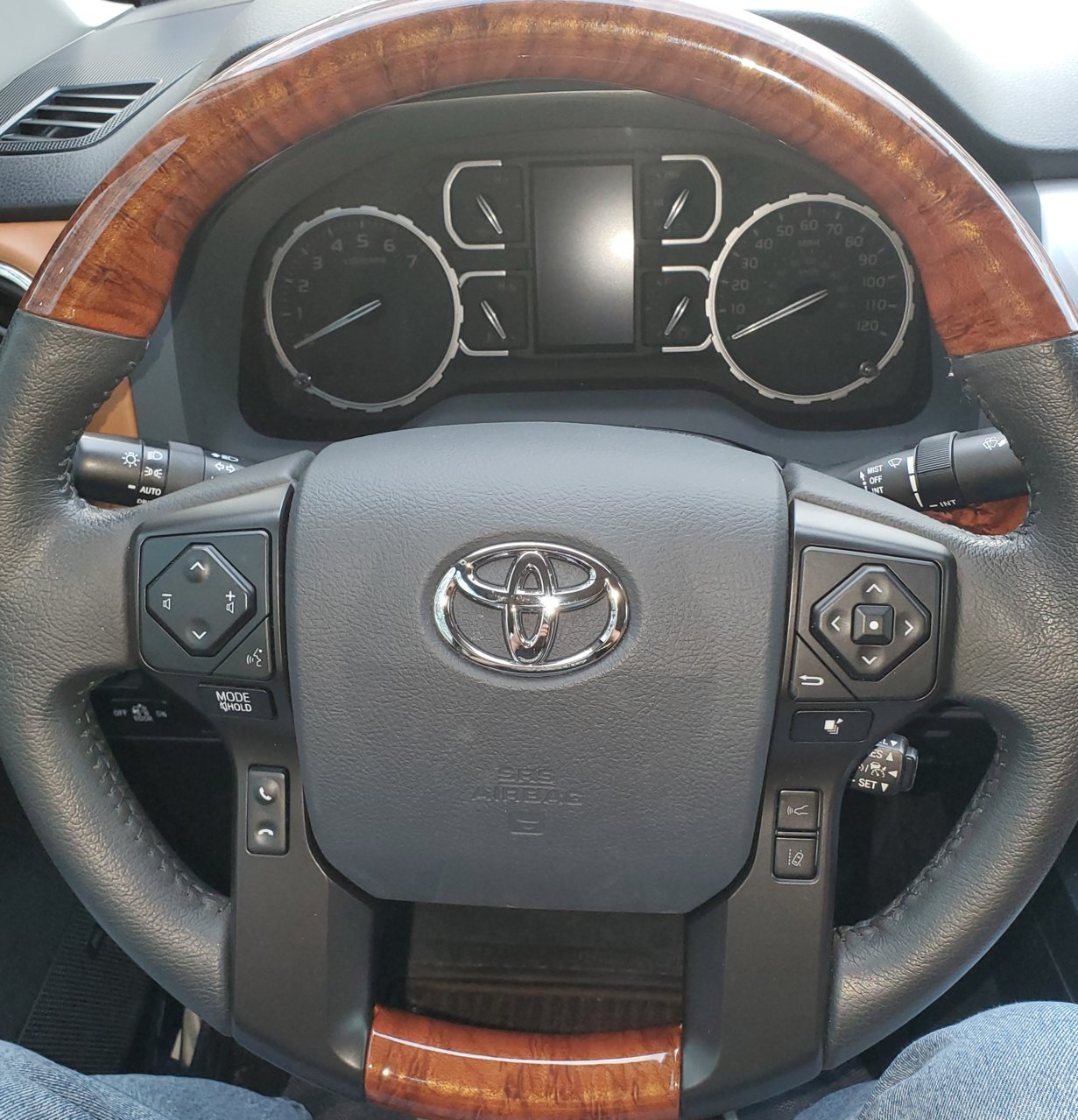 steeringwheeltrim.jpg