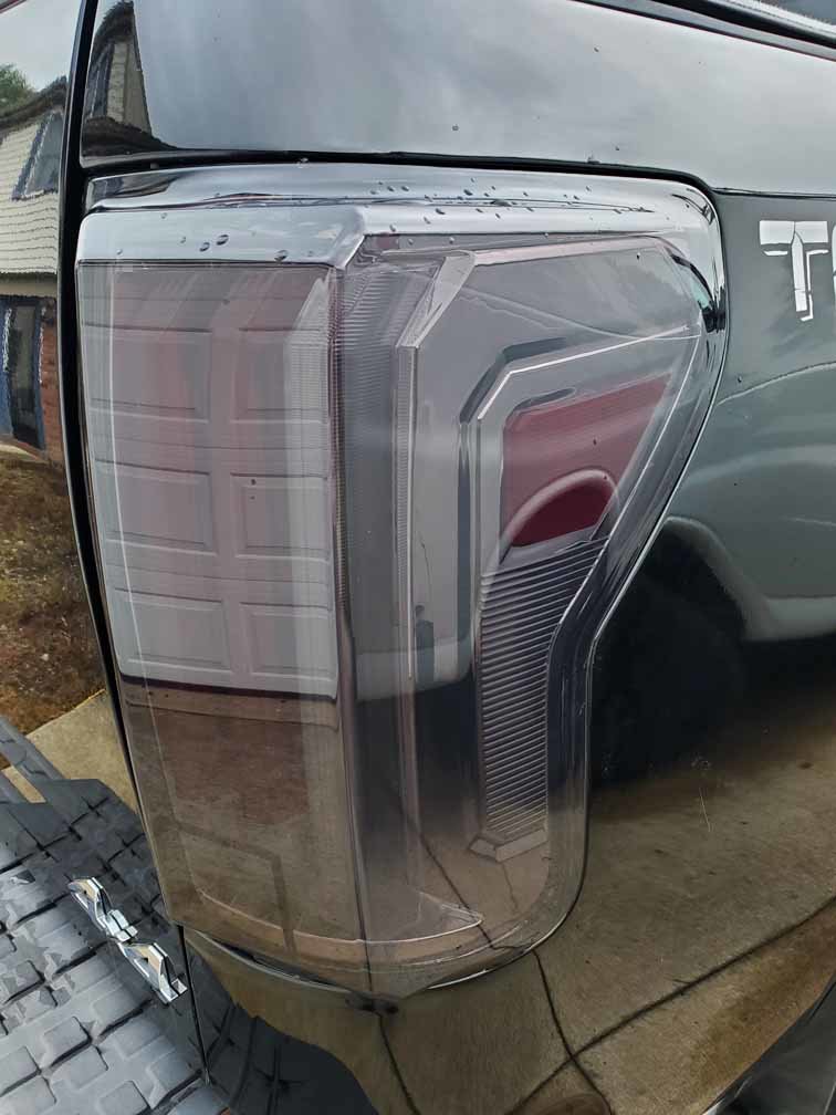 tail light right tundra.jpg