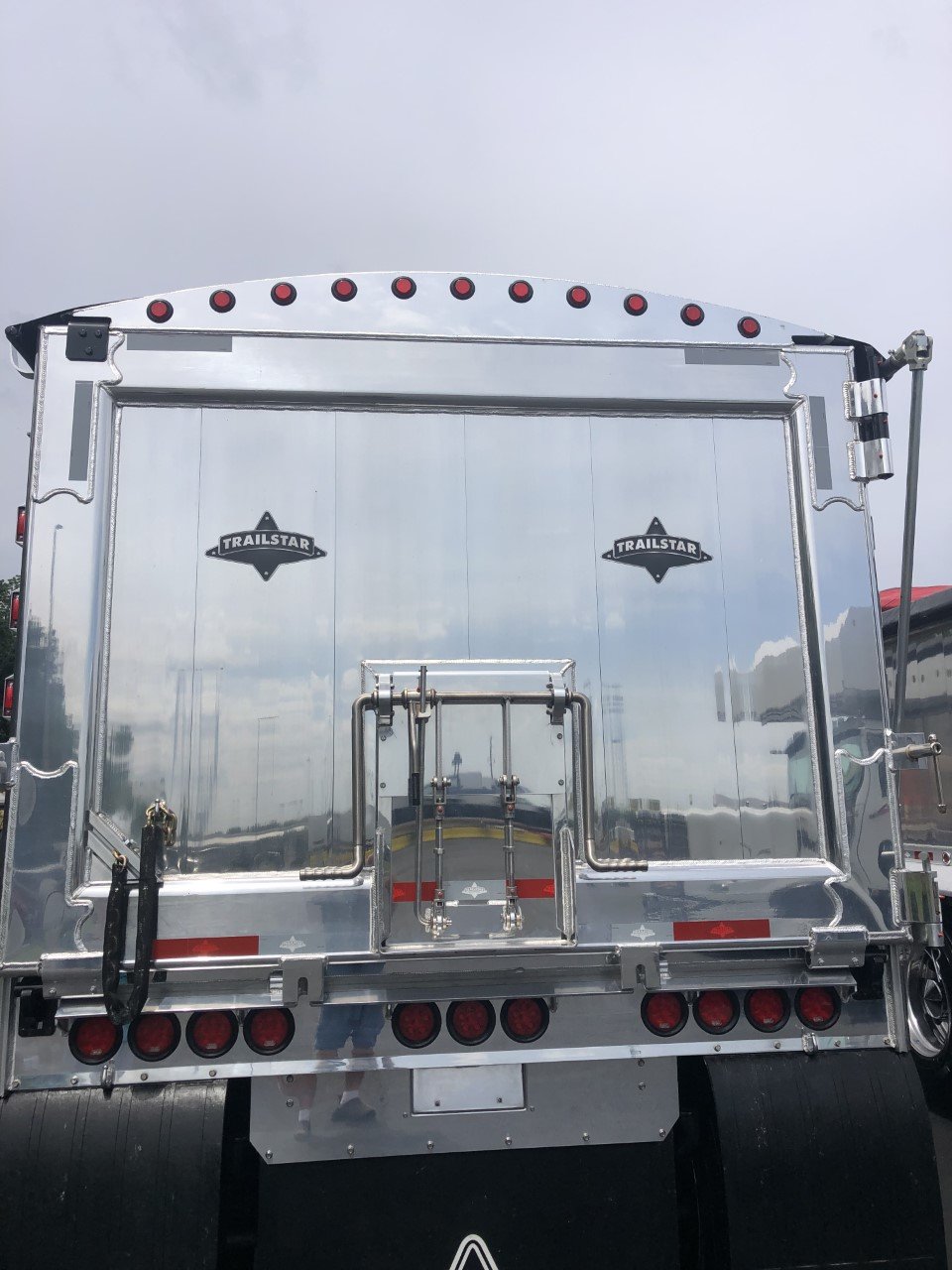 tail of kw trailer.jpg