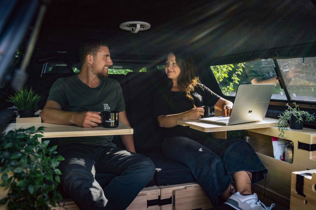 the-roadloft-kit-turns-your-pickup-truck-into-a-stealthy-surprisingly-versatile-camper_12.jpg