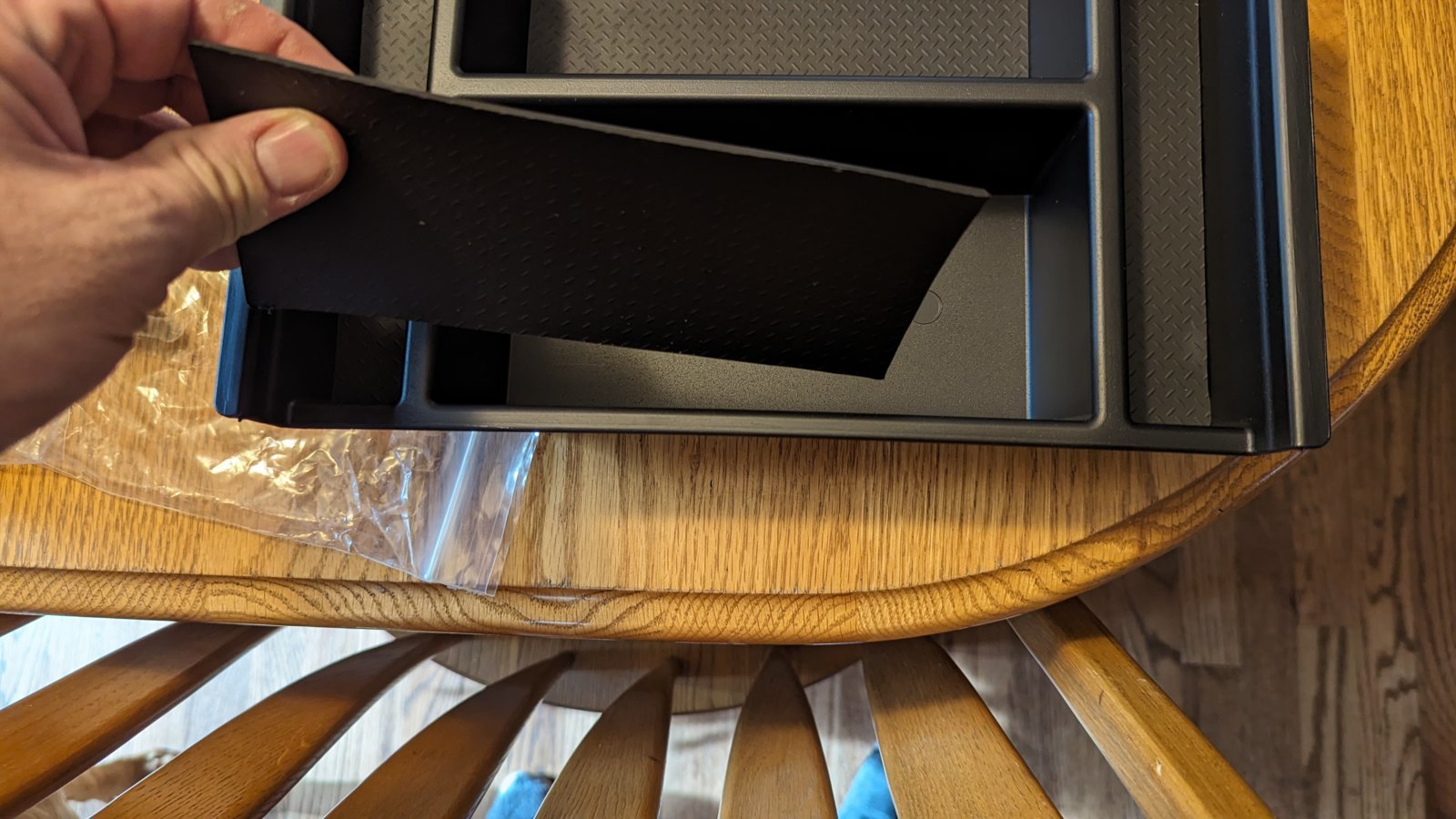 Thicness of pad in center organizer.jpg