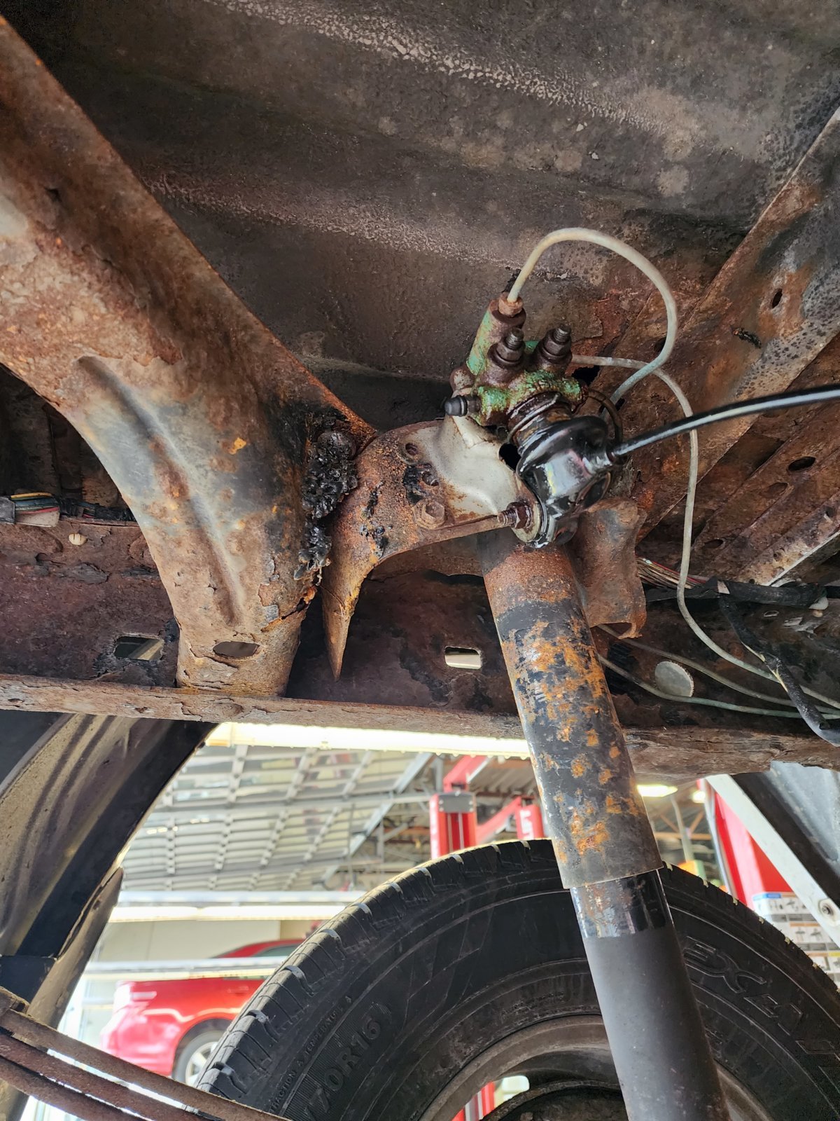 toyota tundra rear support 1.jpg