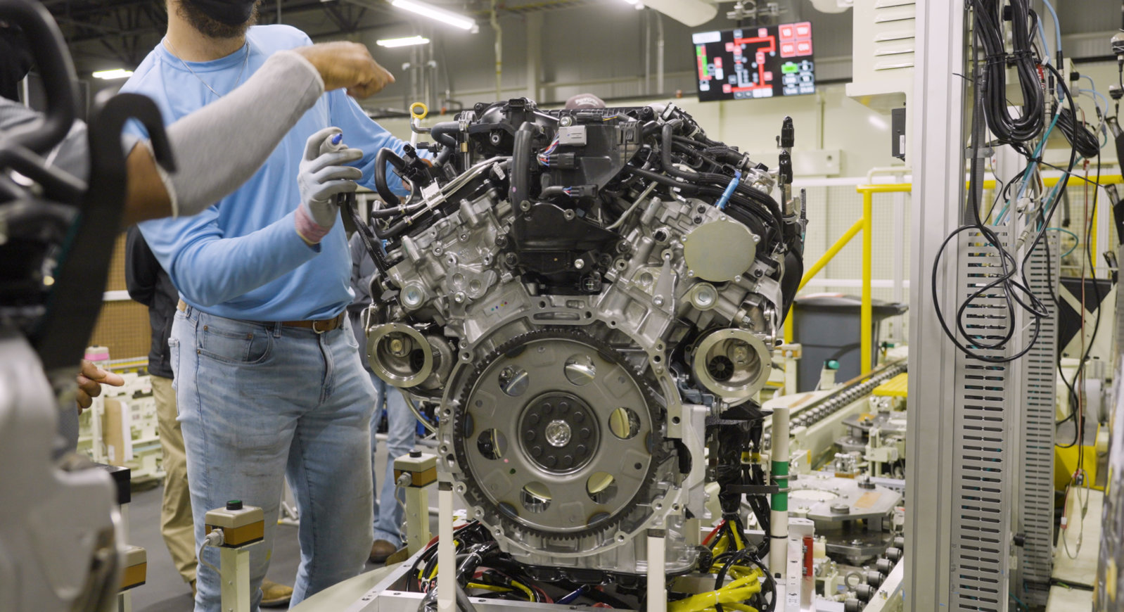 ToyotaAL_TwinTurboV6_Line2.jpg
