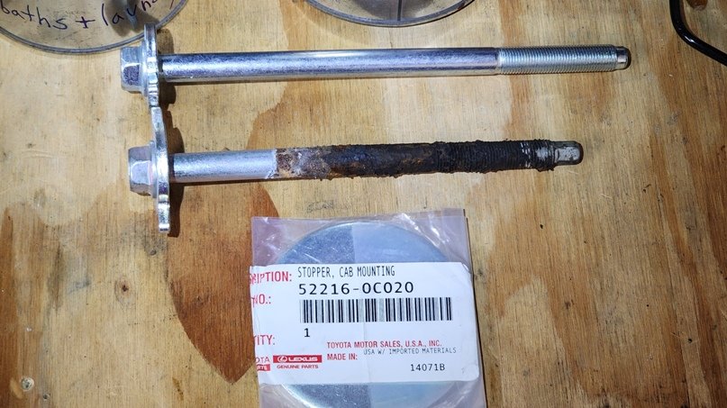 TSB_bolts_old_VS_new.jpg