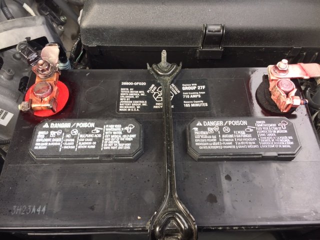 Tundra%20battery%20corrosion%20clean_zps_ec2180b416442782034b6c39e4bb033d63189c7e.jpg