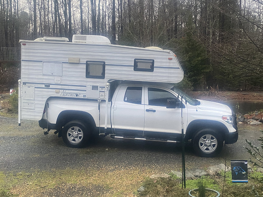 Tundra-camper  int.jpg