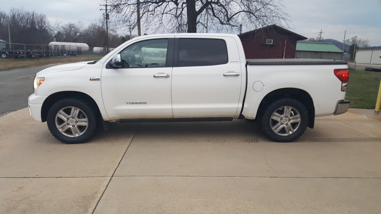 tundra new tire pic 1.jpg