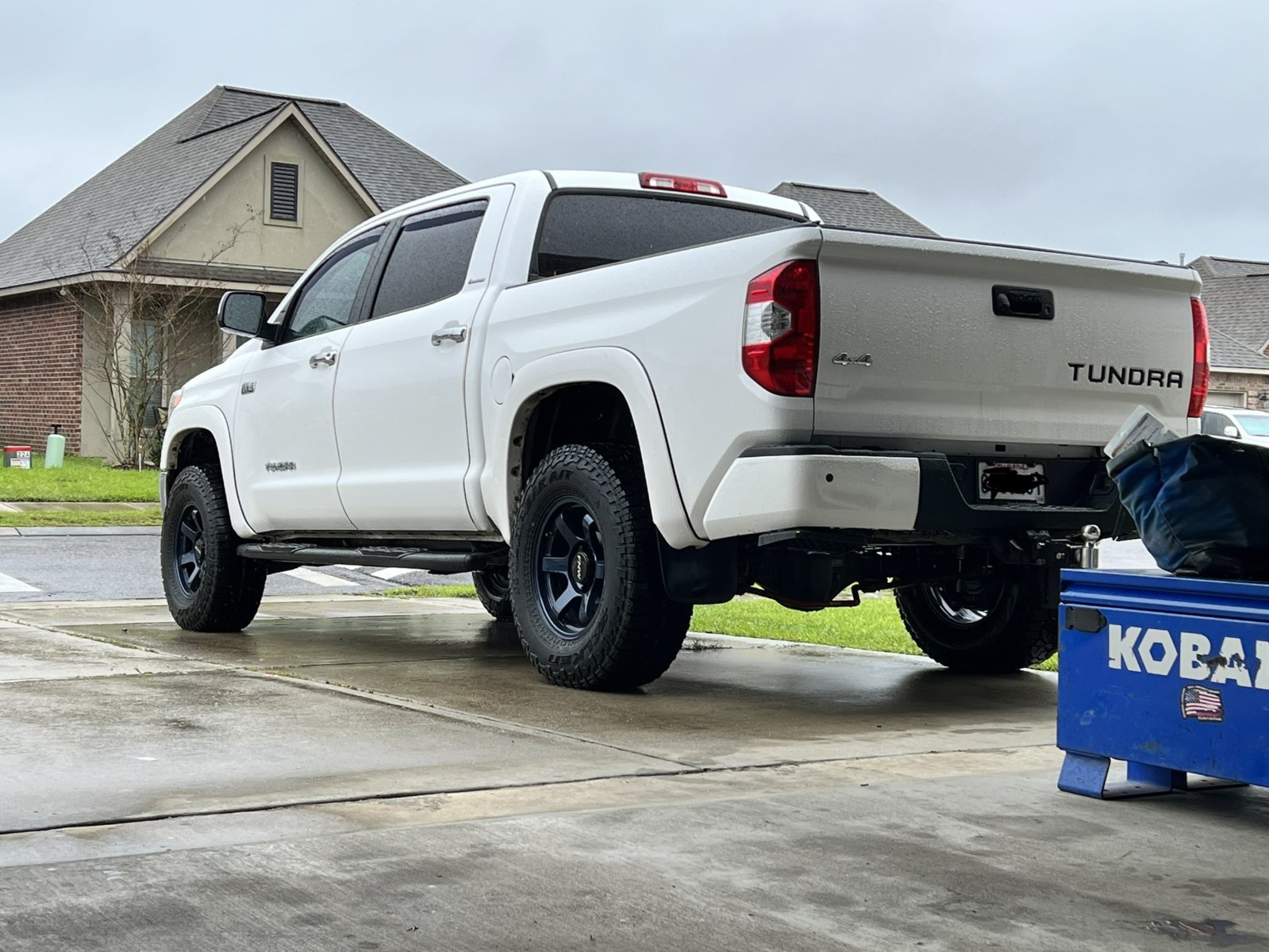 Tundra SR5 white 3 inch lift 295-70R18 18x9 +18 5x150 BFD Flow Formed dark metallic blue (2).jpg