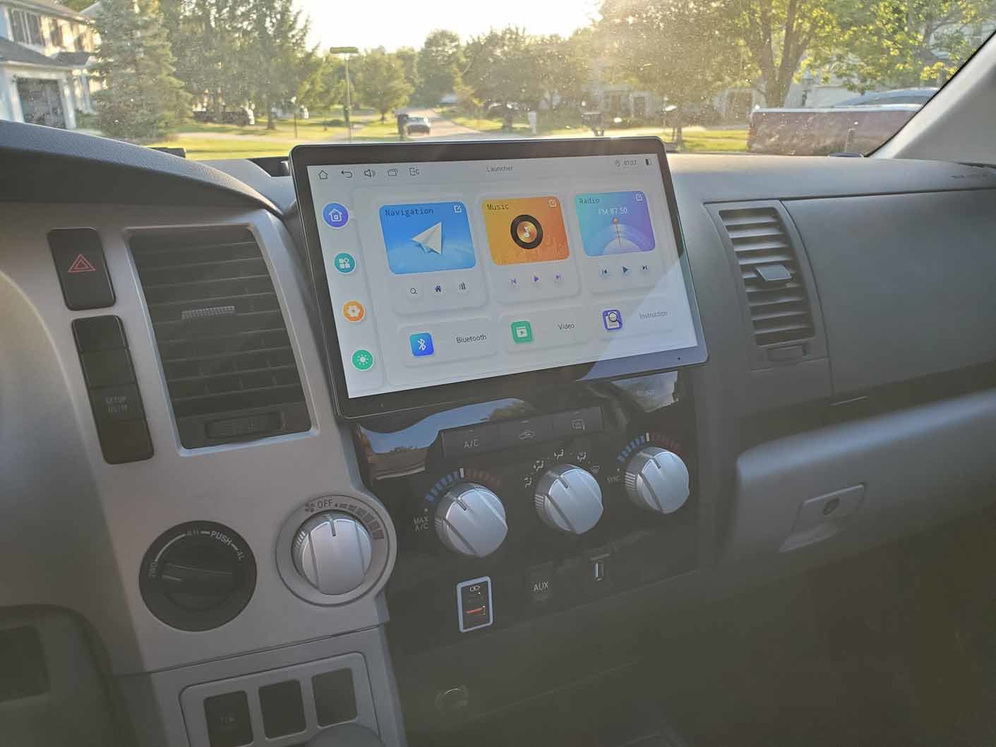 tundra stereo 2.jpg