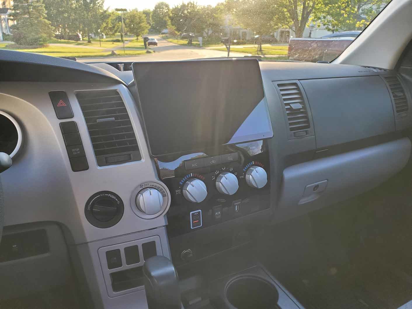 tundra stereo.jpg