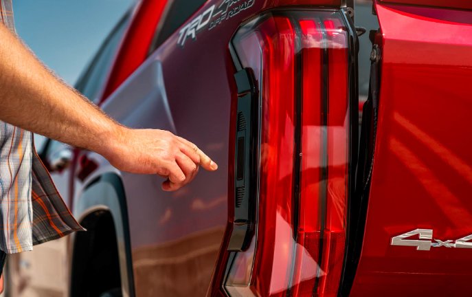 tundra tailgate side button.jpg