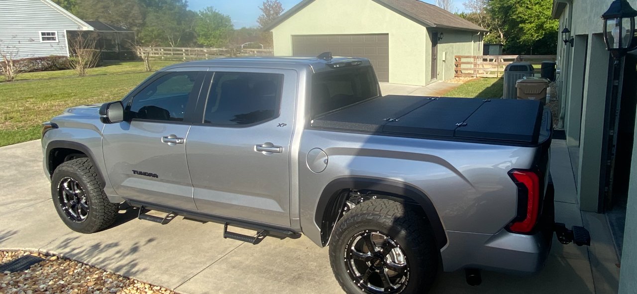 tundra w welds and bed cover.png