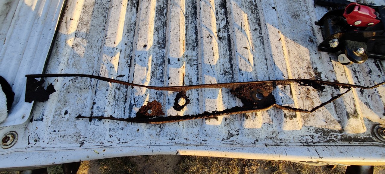 Unknown rear frame piece.jpg