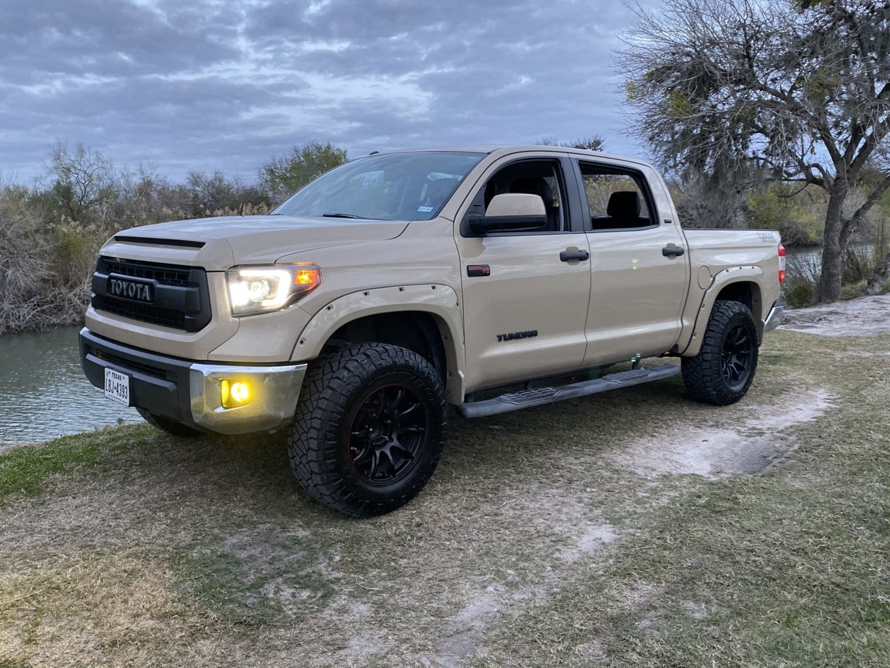 Let’s see your 295/70r18 with just a level! | Toyota Tundra Forum