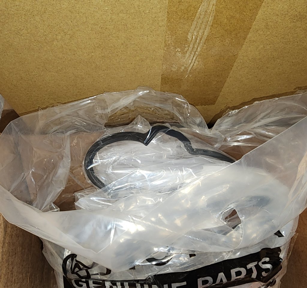 Valve_cover_gaskets_etc.jpg