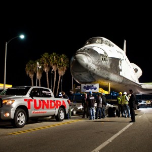 02-toyota-tundra-tows-endeavour