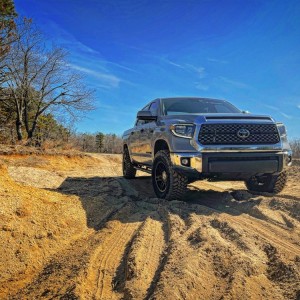 Michael 2020 Tundra Crewmax Cement 18x9 +25 FX Pro 295-70R18 Firestone 1000 (2)