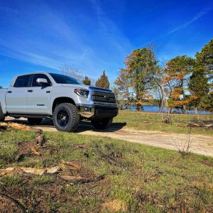 Michael 2020 Tundra Crewmax Cement 18x9 +25 FX Pro 295-70R18 Firestone 1000 (4)