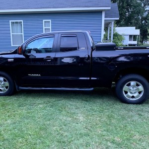 07 Tundra Sideview