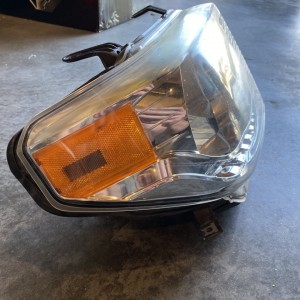 R Headlight - Pic 2 of 4
