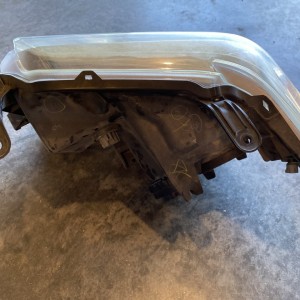 R Headlight - Pic 3 of 4