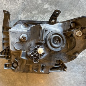 R Headlight - Pic 4 of 4