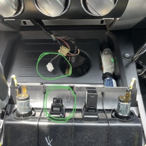 Center panel wire - WTH?