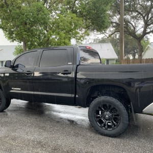 Lift and wheels