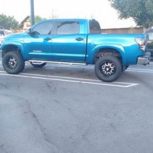 Nice Tundra outside Vitamin Shoppe