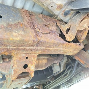 2004Tundra_FrameRust_FrontPassenger